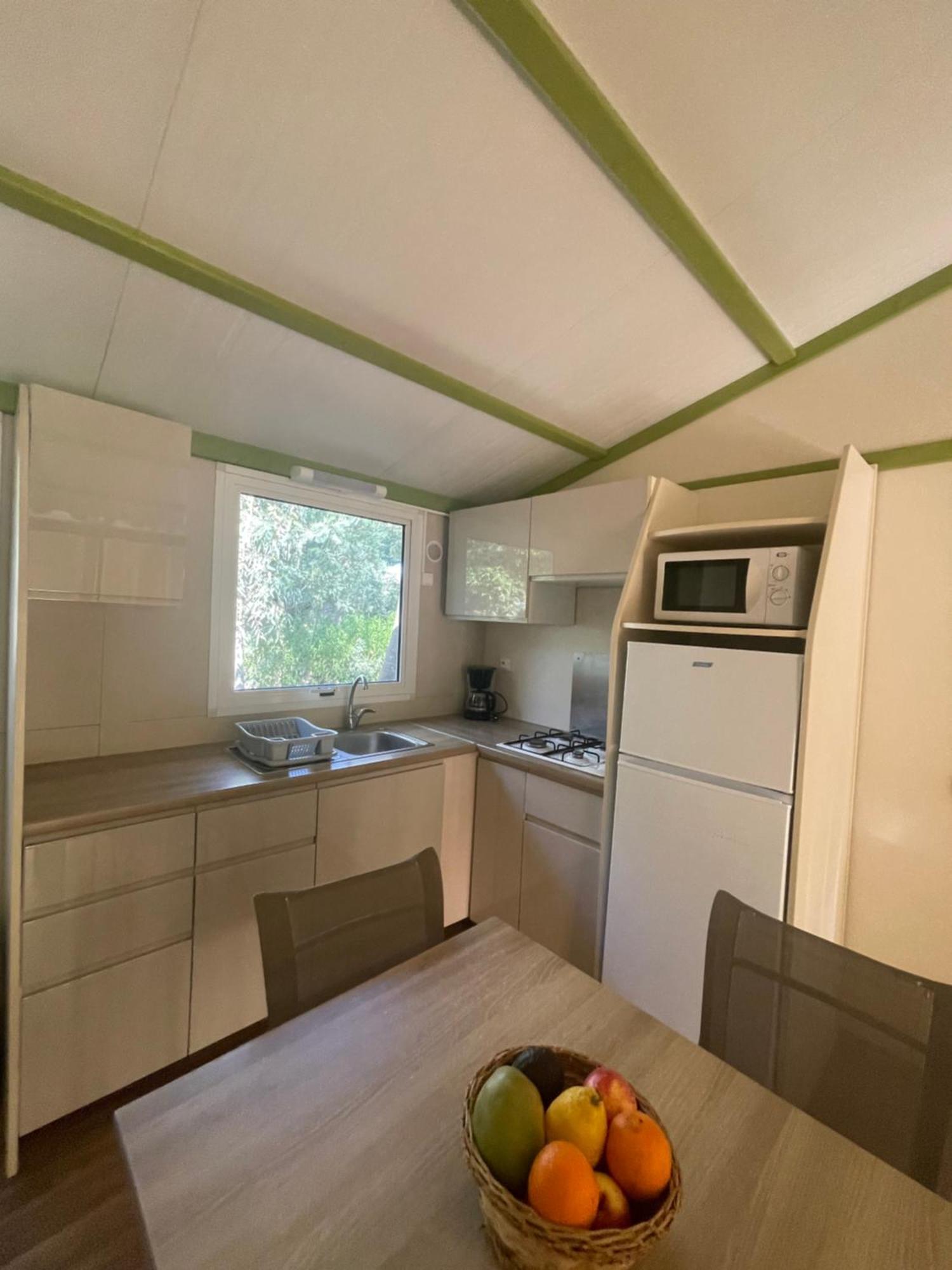Camping La Cle Des Champs 칼비 외부 사진